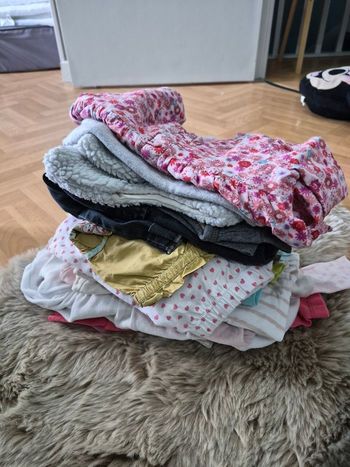 Lot de 27 vêtements fille