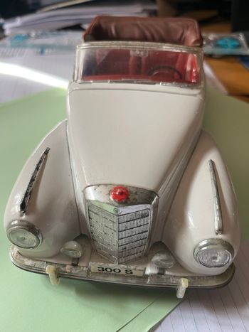 Mercedes-Benz S300 (échelle 1/18)