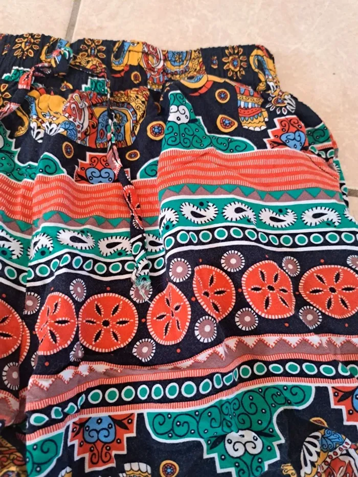 Short coloré 100 % coton 🚺 taille XL/XXL en TBE - photo numéro 2