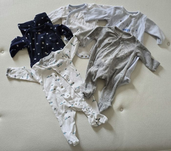 Lot de vêtements pour bébé nb
