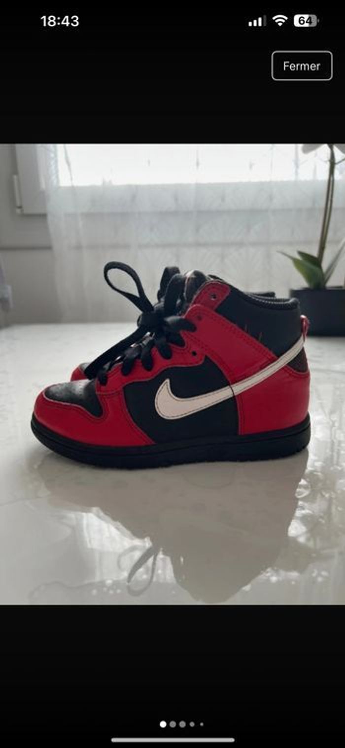 Baskets Nike pour enfants taille 30 en très bon état