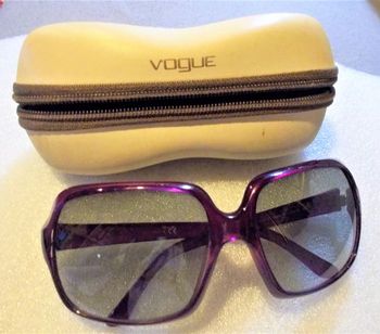 Lunettes de Soleil "Vogue"