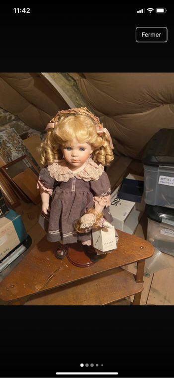 Poupée de collection en porcelaine Isabelle Les poupées Carine