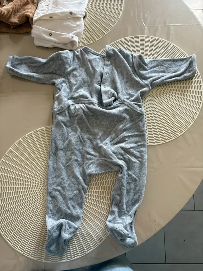 2 pyjama 12m - photo numéro 4
