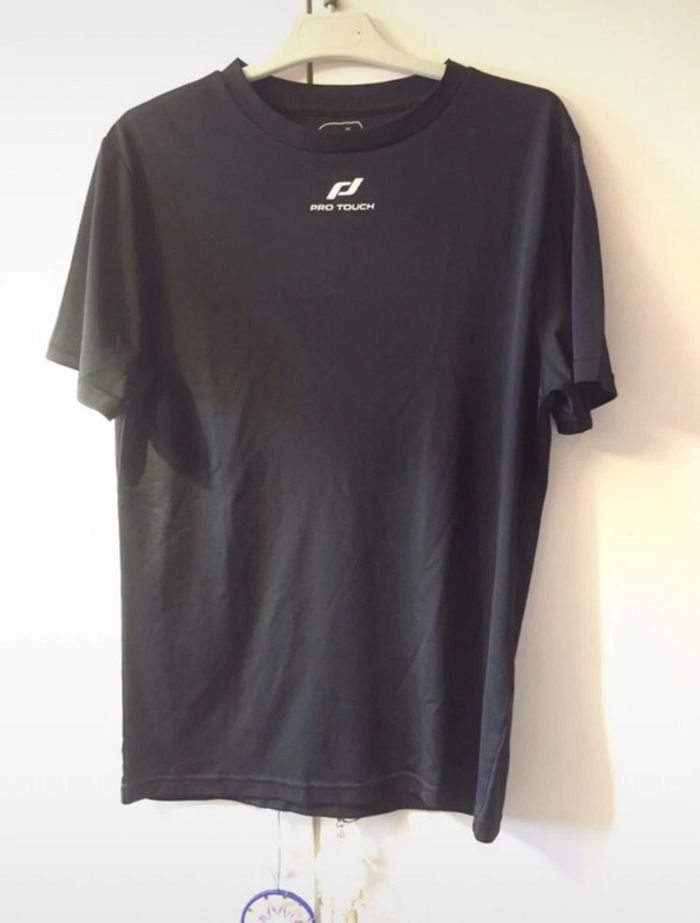Teeshirt 🎀 noir Pro Touch taille S 5euros