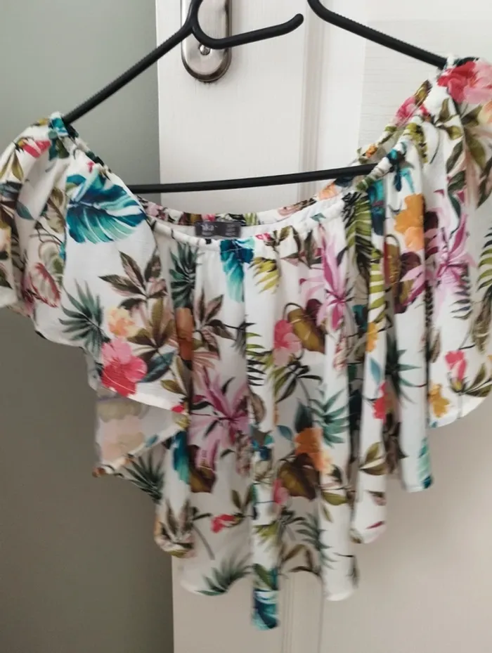 Crop top fleuri Bershka S - photo numéro 2