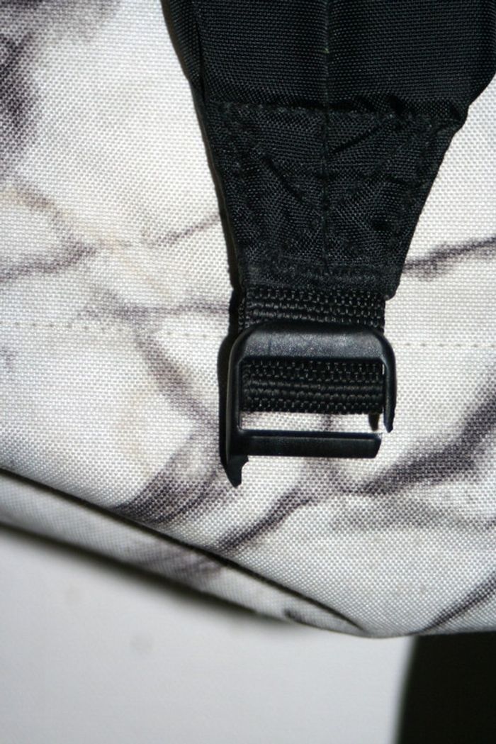 Sac à dos EastpaK Padded marble - photo numéro 9