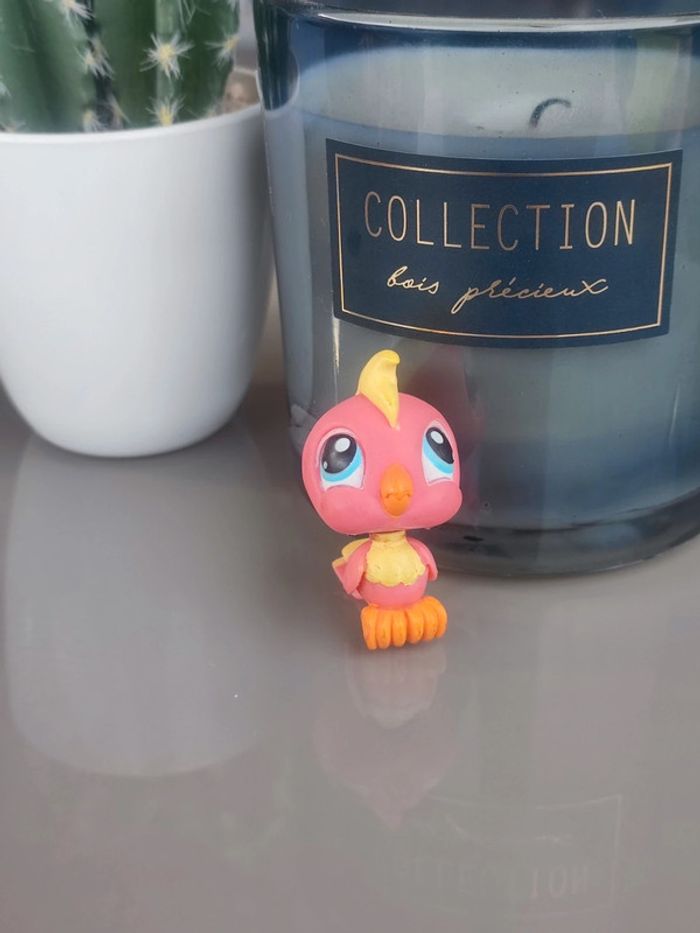 Littlest Pet Shop #370 coral pink bird cockatoos