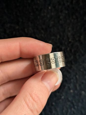 Bague argentée en acier