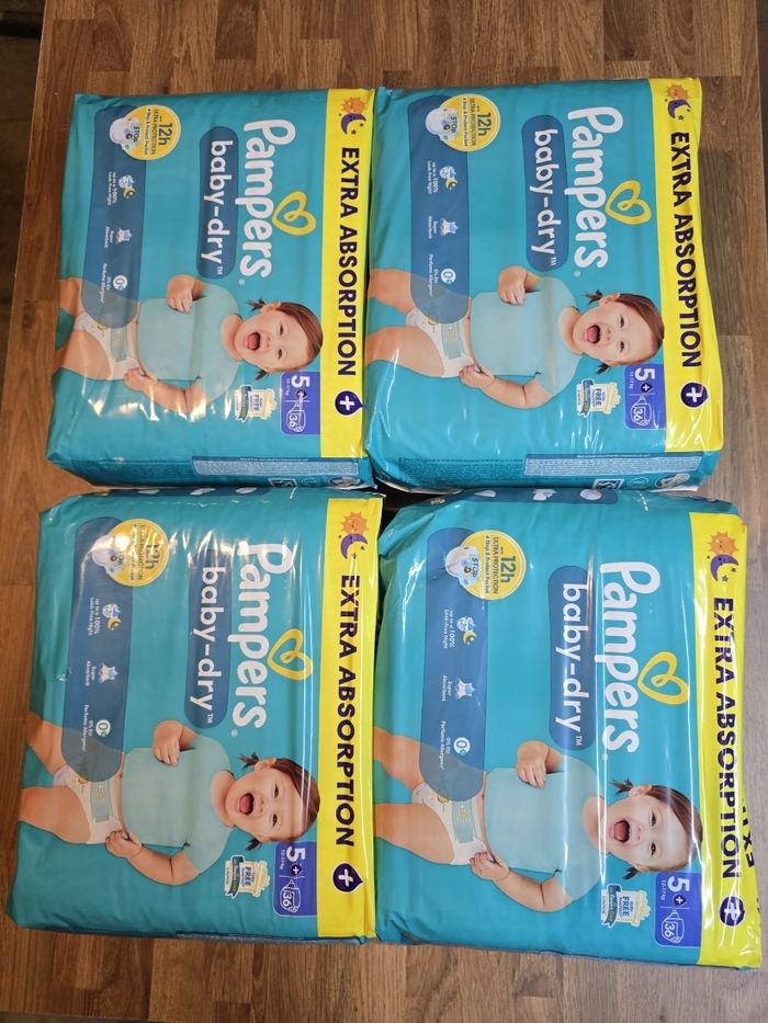 Lot 4 sacs Pampers couches taille 5 12_17kg 4x36=144 couches extra absorption