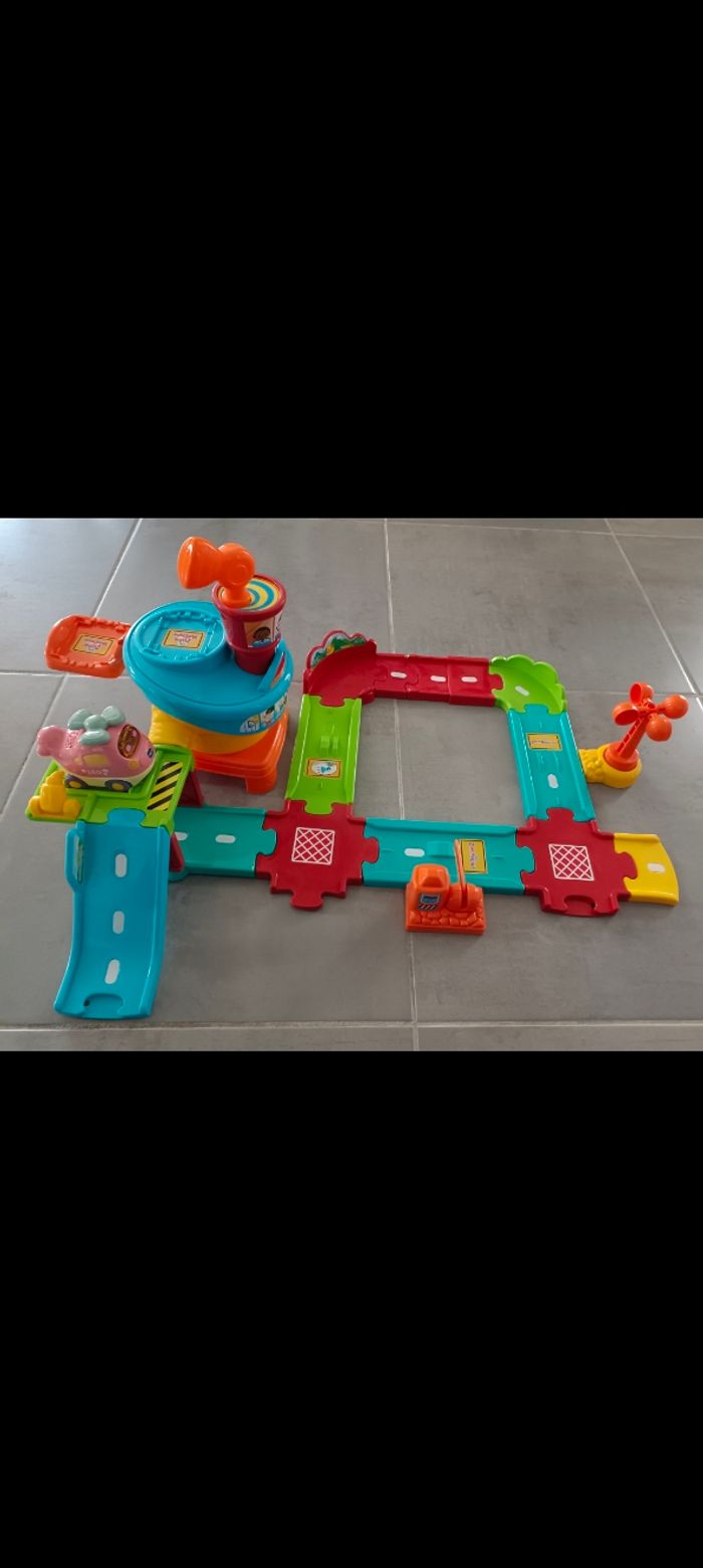 Mon Aéroport interactif Tut Tut bolides + hélicoptère de VTech