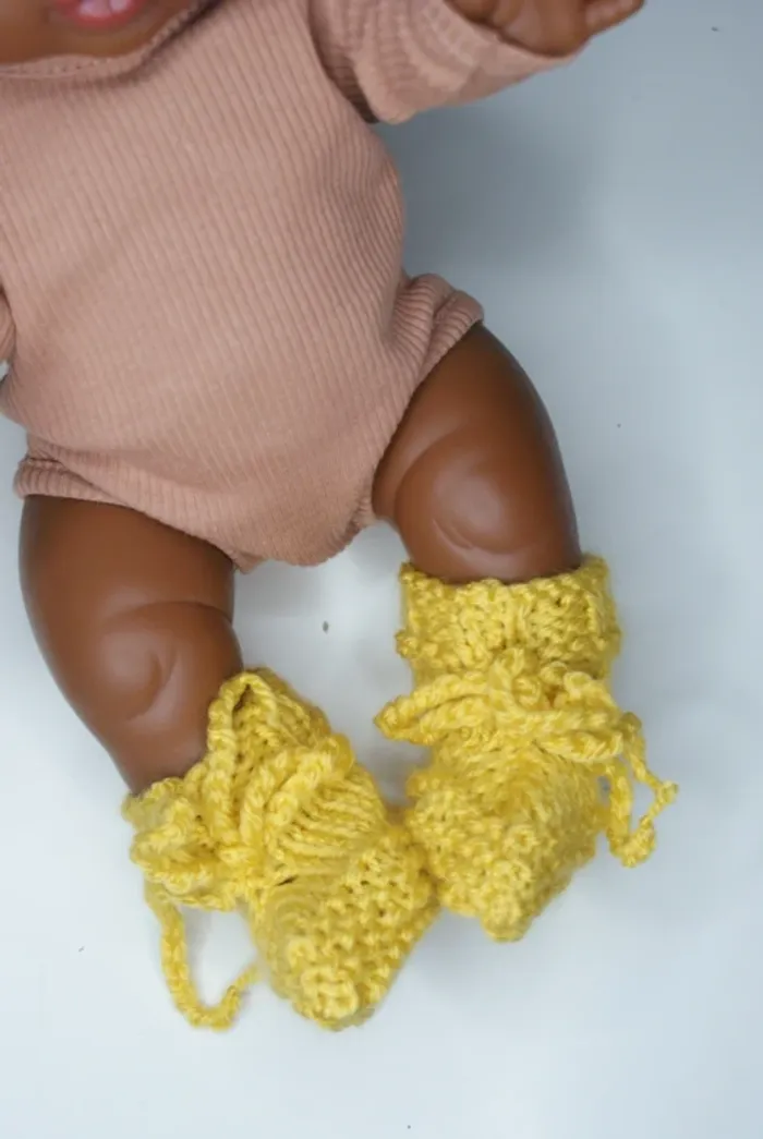 Chaussons tricot fait main pour poupée - photo numéro 3