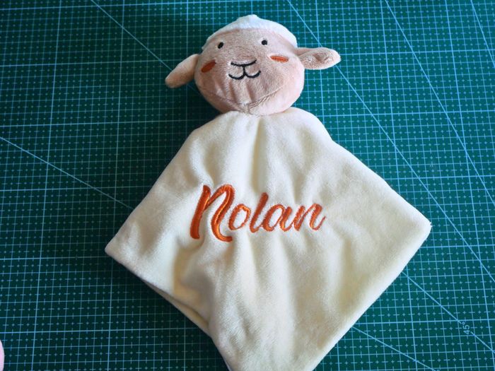 🧸 Doudou personnalisé avec prénom brodé – Cadeau naissance unique 🧸