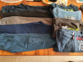 Lot bas de survêtement et sweat