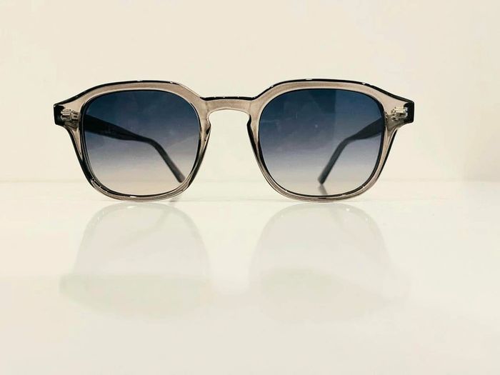 Lunette de soleil mixte grise transparente verres bleus dégradés UV protection catégorie 2 - photo numéro 2