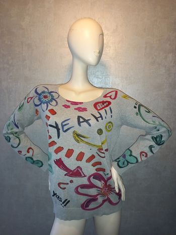 pull gris et coloré avec séquins desigual taille 42