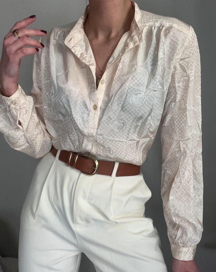 Blouse vintage et oversize crème / beige avec imprimé texturé effet satin