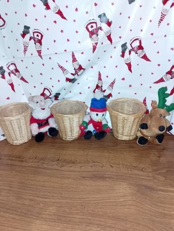 Paniers en osier avec peluche Noël