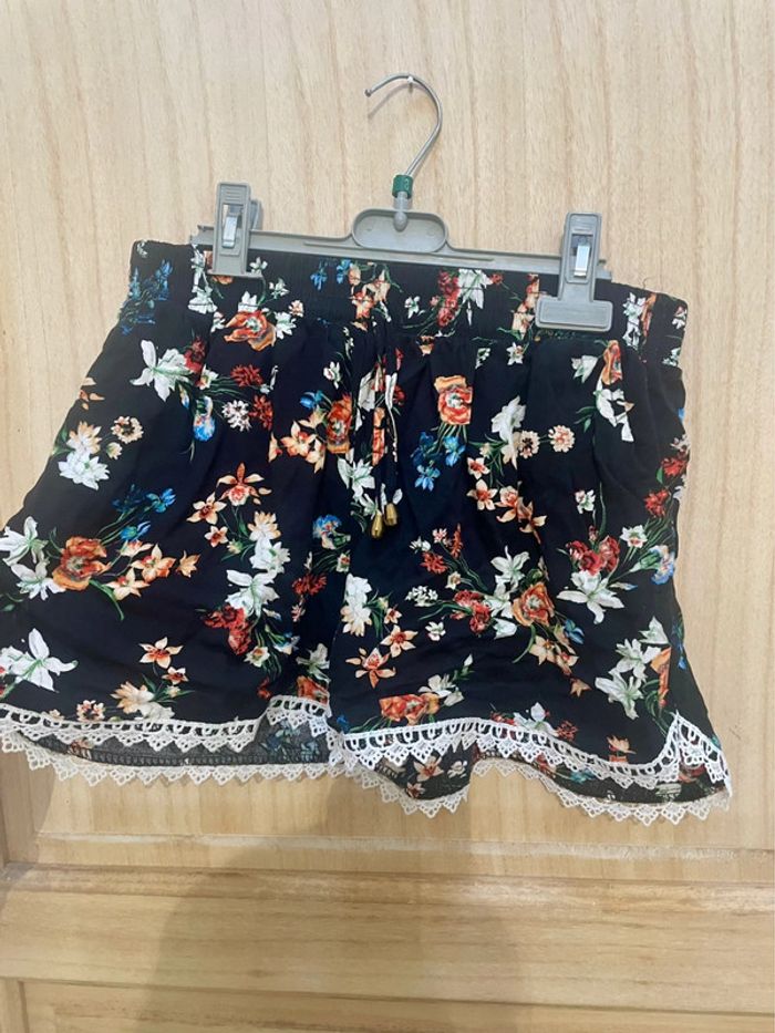 Short fluide fleuri noir avec dentelle – Taille M - photo numéro 10