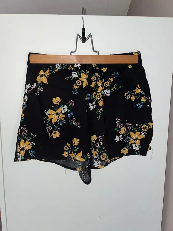 Short fleuri noir H&M 38