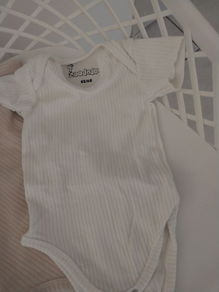 Lot de 2 bodies bébé – Taille 6 mois (62/68 cm) - photo numéro 2