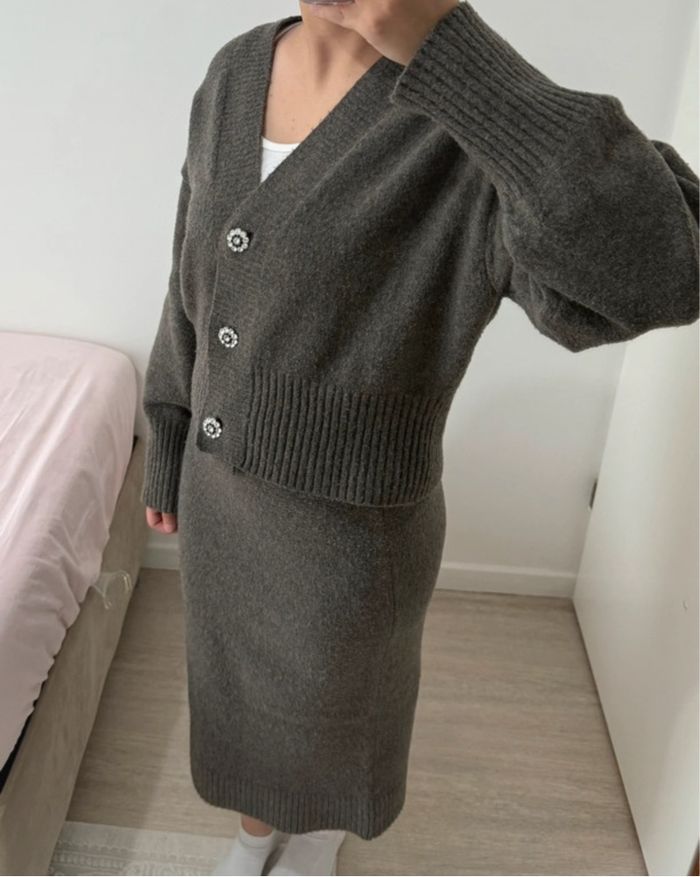 Ensemble pull et jupe gris foncé H&M - photo numéro 3
