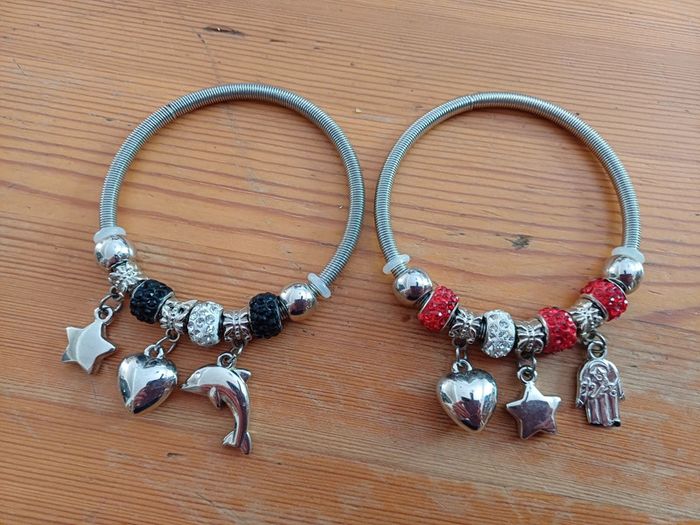 2 bracelets