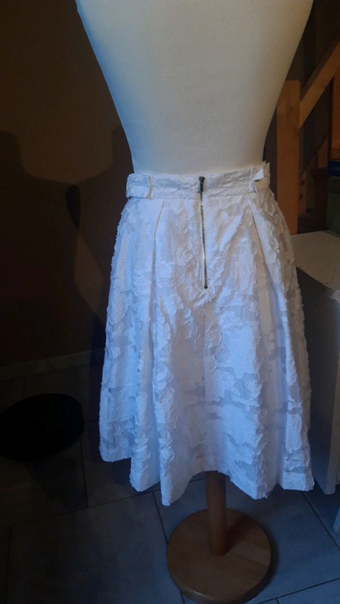 Magnifique jupe h&M blanche taille 38 - photo numéro 3