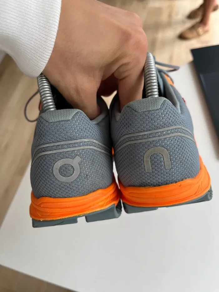 On Running CloudSurfer Taille 40 - photo numéro 3