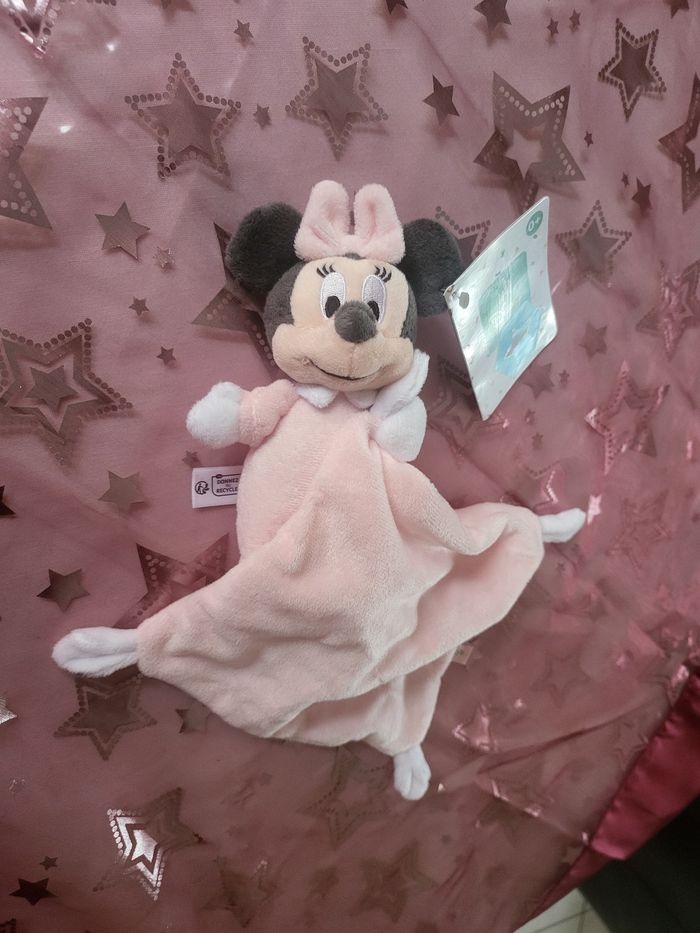 Doudou Minnie ( fiancée Mickey) - photo numéro 2