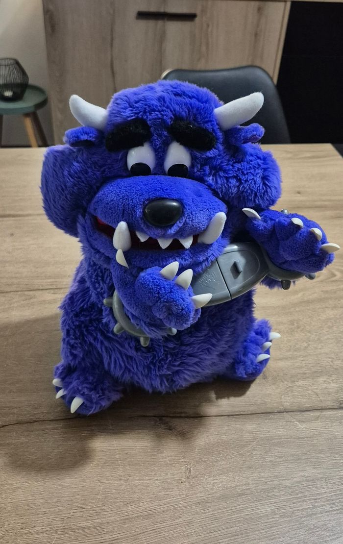 Peluche My Pet Monster avec menottes