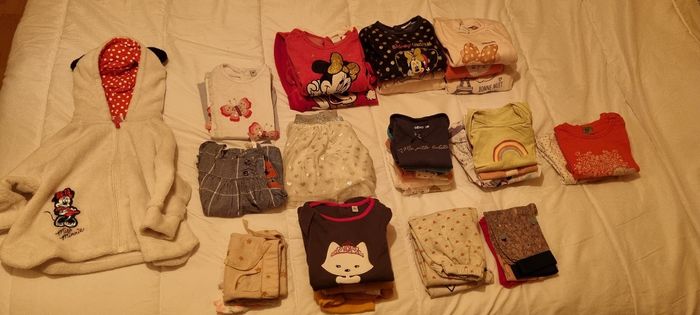 Lot de 39 vêtements, taille 18 mois