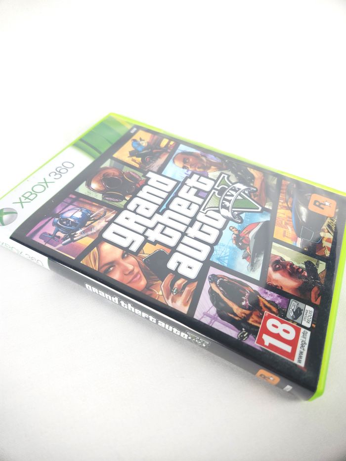 Jeu XBox 360 Grand Theft Auto V (GTA 5) - Version Française PAL - Avec Poster - photo numéro 2