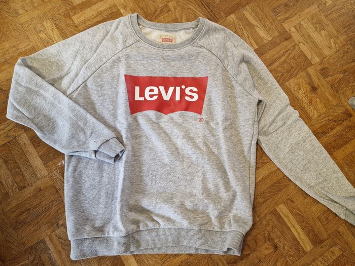 Sweat levis
