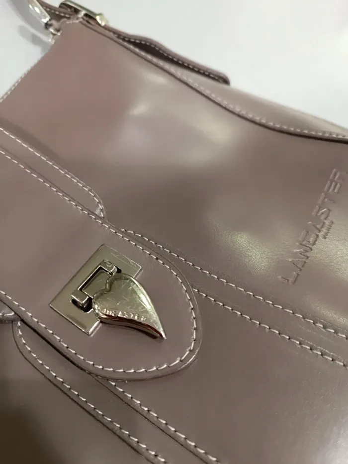 Sac besace bandoulière Lancaster cuir taupe - photo numéro 7