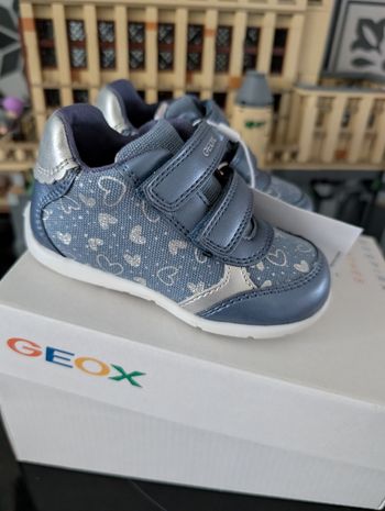 Chaussures fille. Taille 21. Neuf. Geox