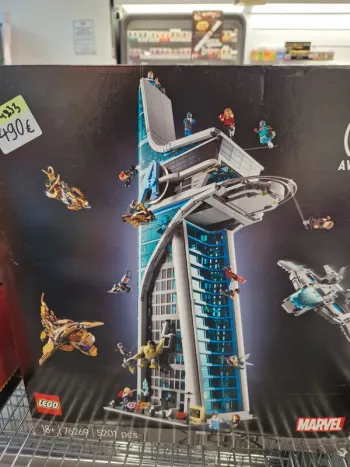 B4233- LEGO Marvel La tour des Avengers 76269