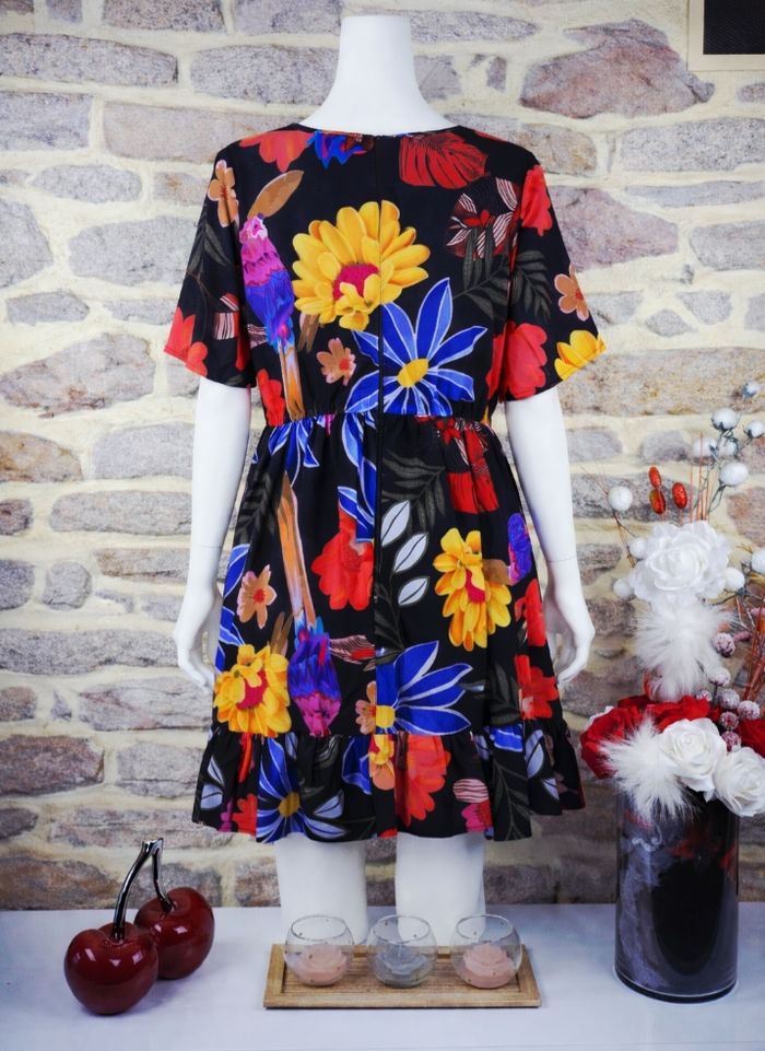 Robe évasion tropicale exotique multicolore Femme taille 54 marque Boohoo 🌺 - photo numéro 2