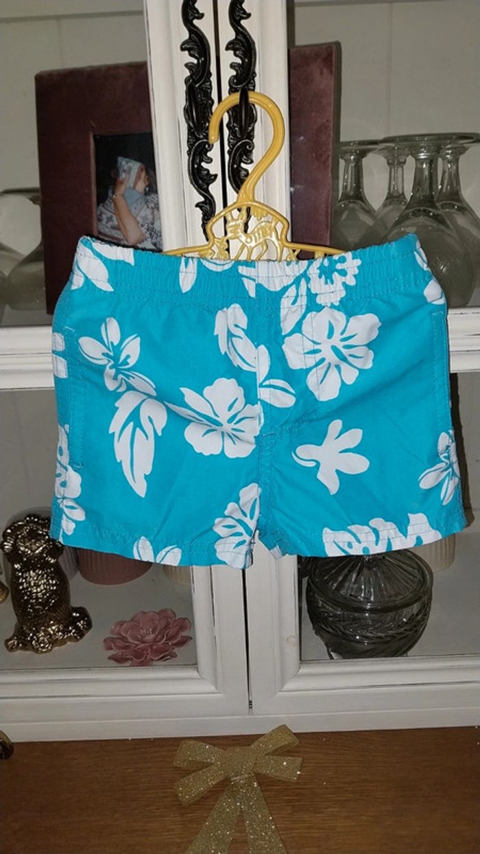Short de bain bleu turquoise imprimé fleurs état neuf Taille 12 mois