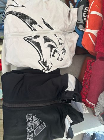 2 vestes de marque 5 ans