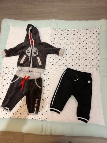 Lots: ensemble et un pantalon timberland 6mois