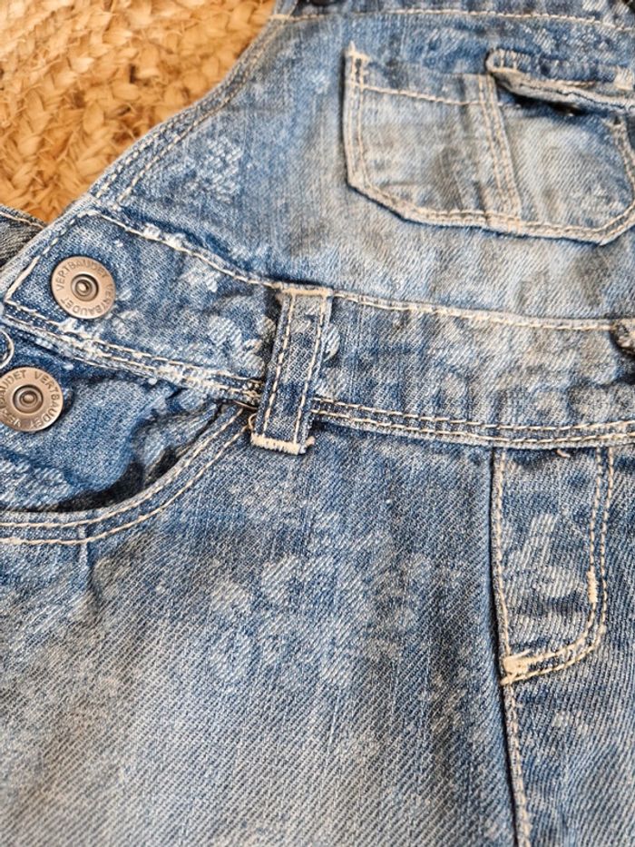 Salopette courte en jeans délavé fleurie Verbaudet🍓2 ans🍓 - photo numéro 4