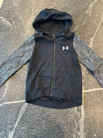 Veste under armour taille YXS soit 7 ans très bon état