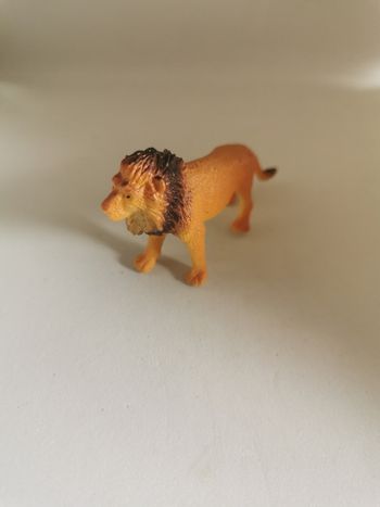 Lion figurine en résine 6 cm