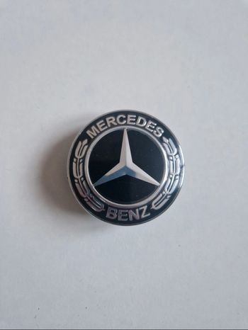 Mercedes logo capot noir