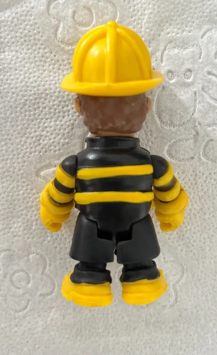 Petite figurine soldat du feu 🔥 - photo numéro 3