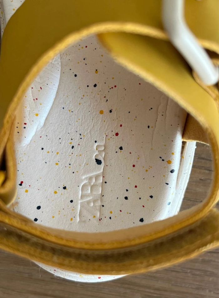 Sandales jaunes et blanches Zara - photo numéro 4