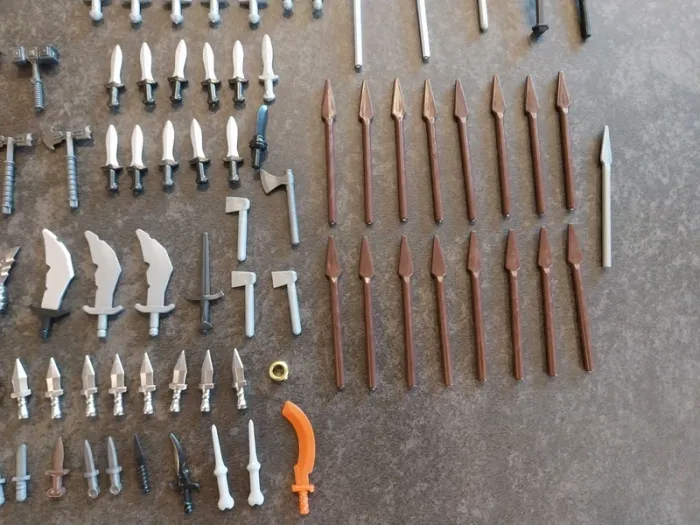 Gros lot type lego d'armes boucliers armures casques pour soldats seigneur des anneaux - photo numéro 8
