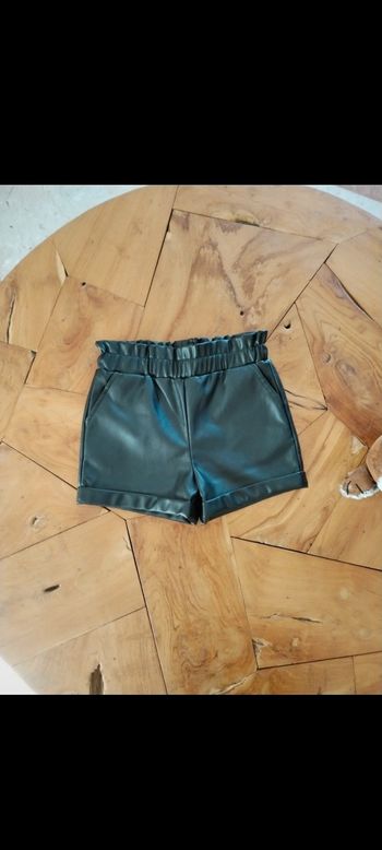 Short simili cuir Primark 6 /7 ans