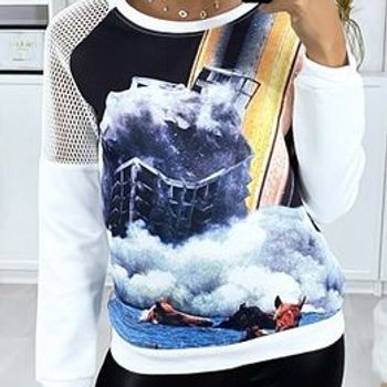 Sweat blanc pour femme transparent aux épaules avec motif devant.